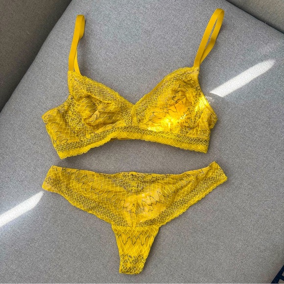 HANRO Lace Bra - NWT, Panties available in separate listing - Picture 2 of 5